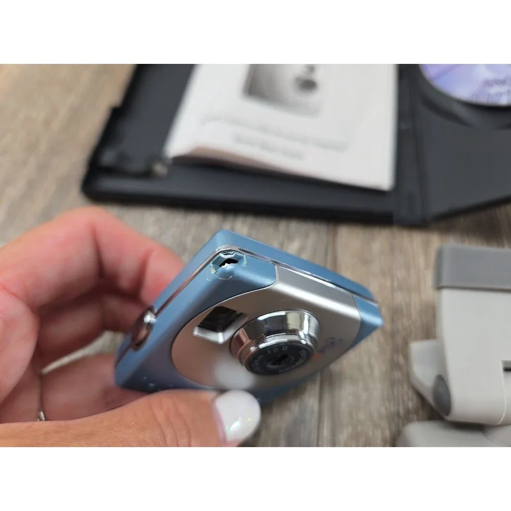 SiPix Stylecam Blink II Blue Silver Fixed Focus Digital Camera - Powers On